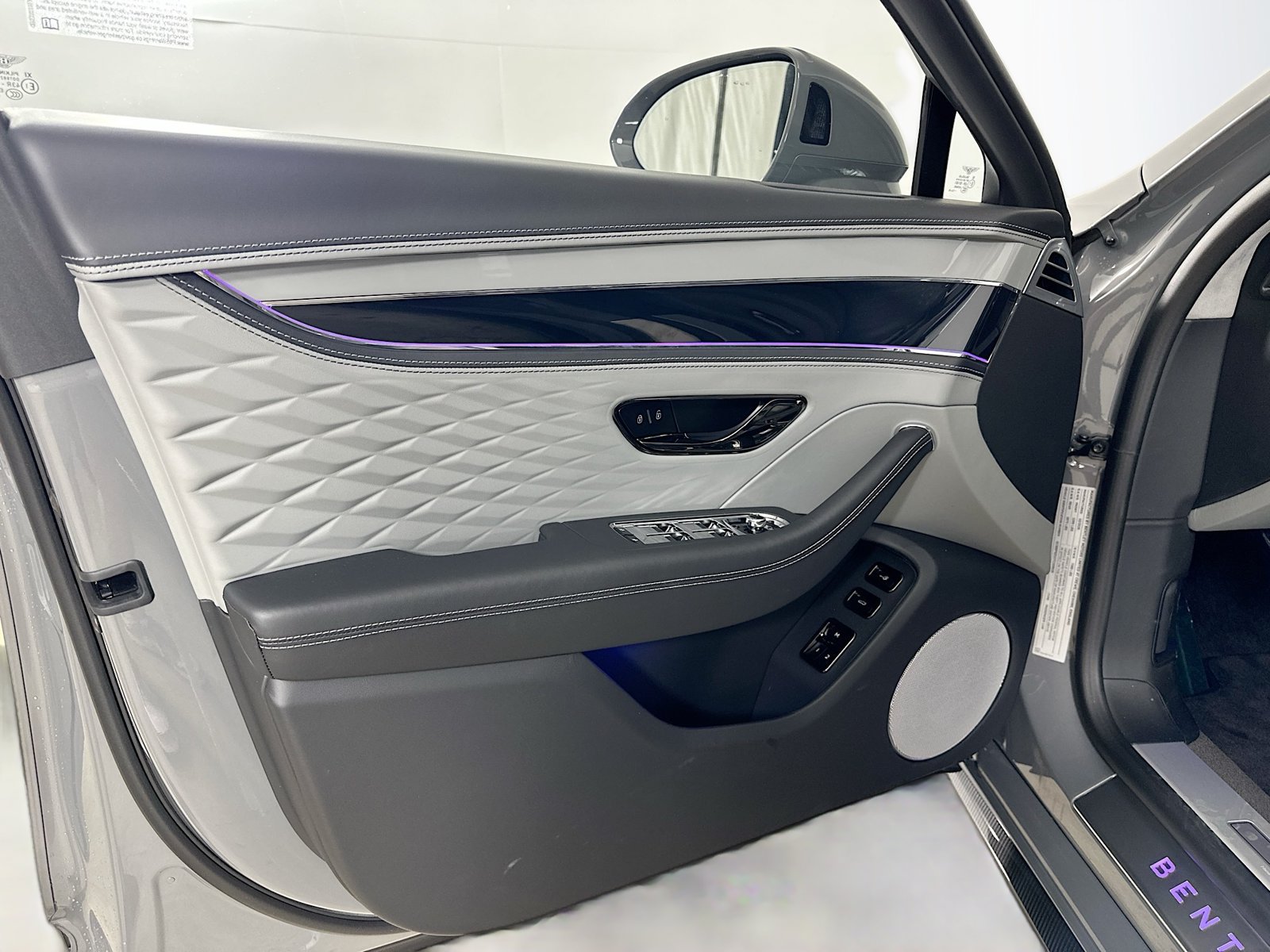 New 2026 Bentley Flying Spur V8 AWD/4WD image 18