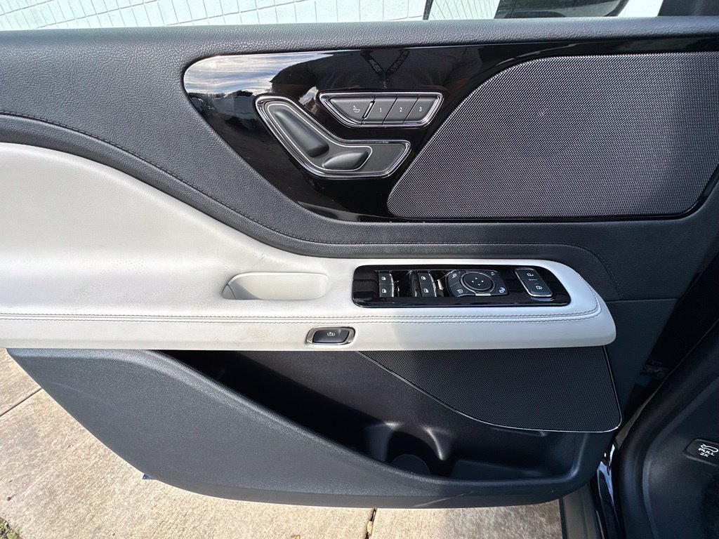 New 2027 Lincoln Aviator AWD image 18