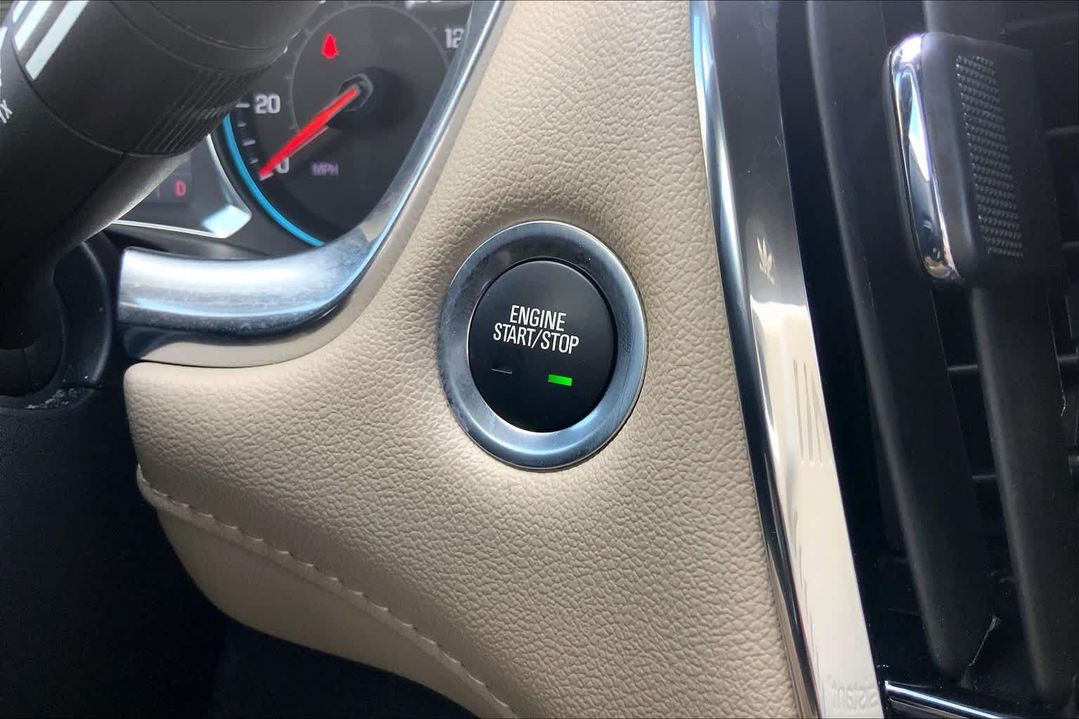 Used 2023 Chevrolet Traverse LT FWD image 35