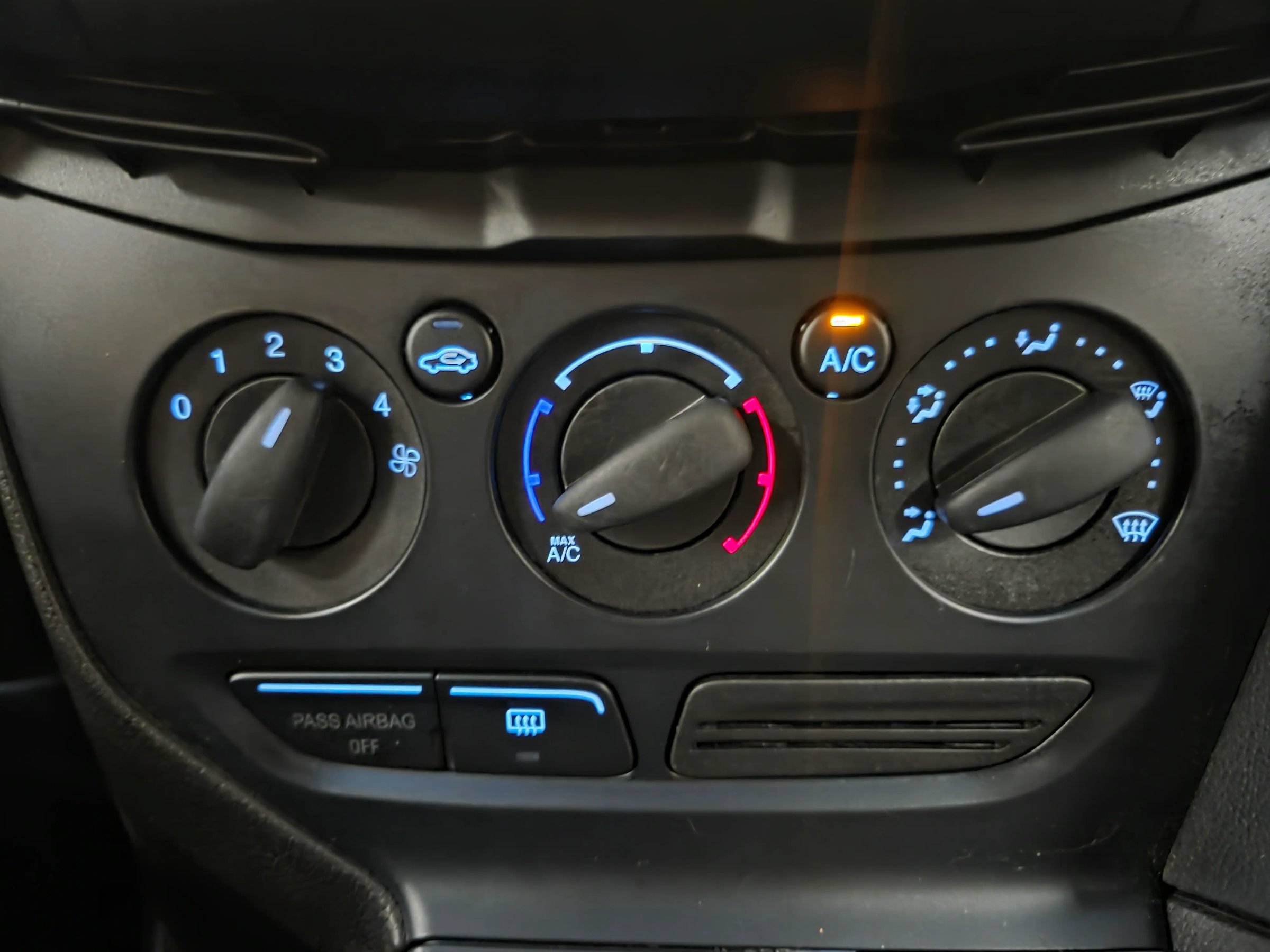 Used 2014 Ford Focus S FWD image 23
