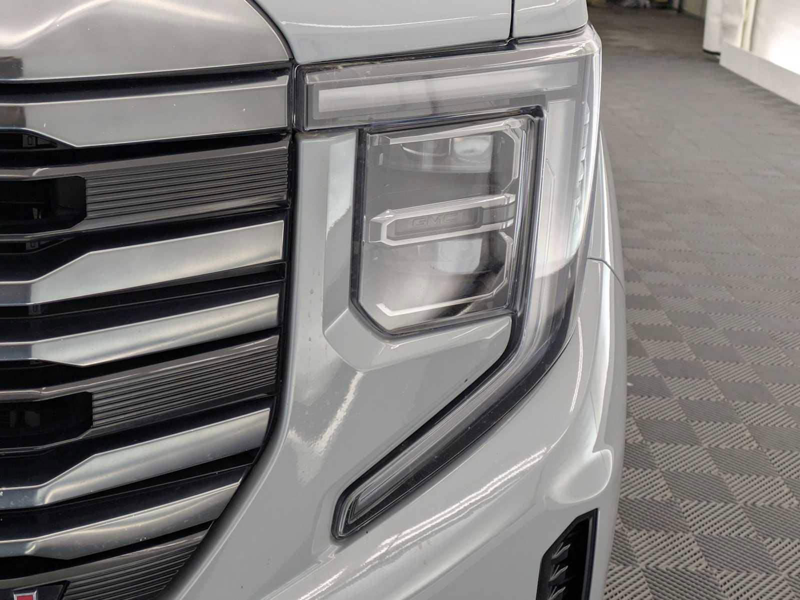 Used 2024 GMC Sierra 1500 AT4 w/ Technology Package AWD/4WD image 10