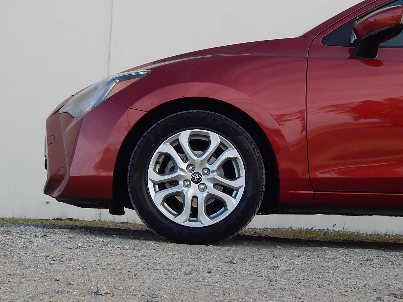 Used 2017 Toyota Yaris iA image 9