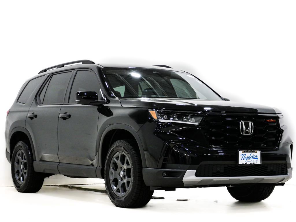 Used 2025 Honda Pilot TrailSport image 1