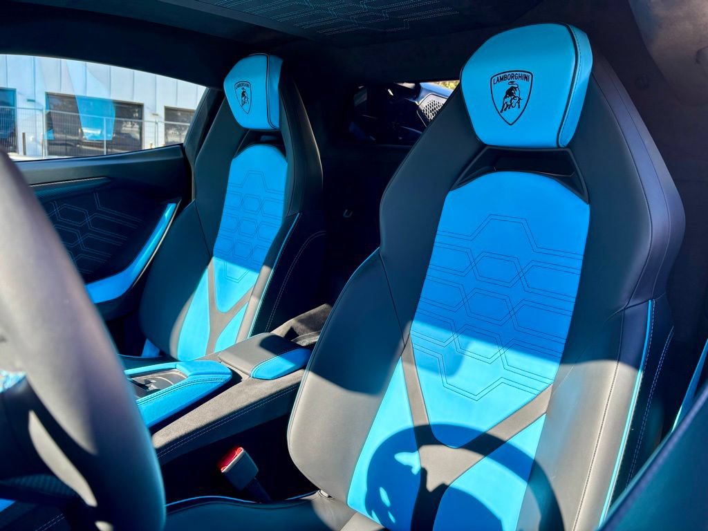 Used 2025 Lamborghini Revuelto AWD/4WD image 20