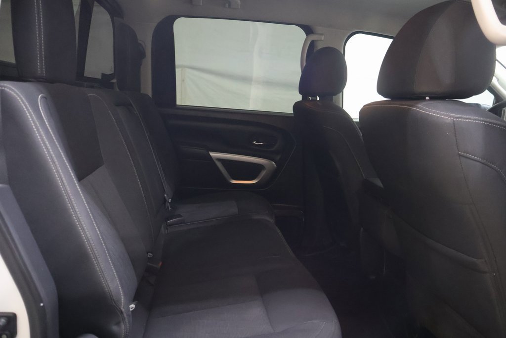 Used 2018 Nissan Titan SV image 12