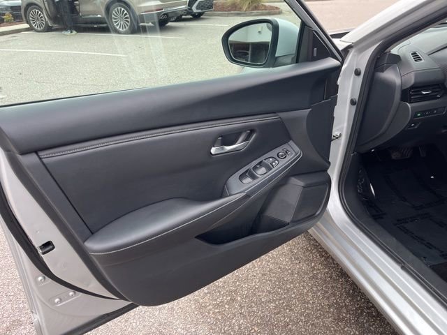 Used 2023 Nissan Sentra SV w/ All-Weather Package FWD image 5