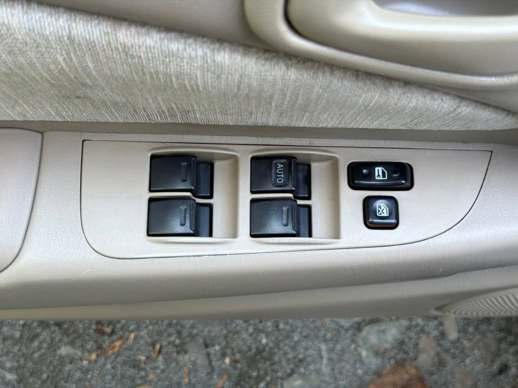 Used 1998 Toyota Corolla FWD image 19