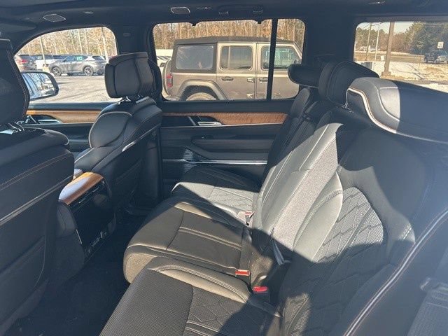 Used 2022 Jeep Grand Wagoneer Series III AWD/4WD image 7