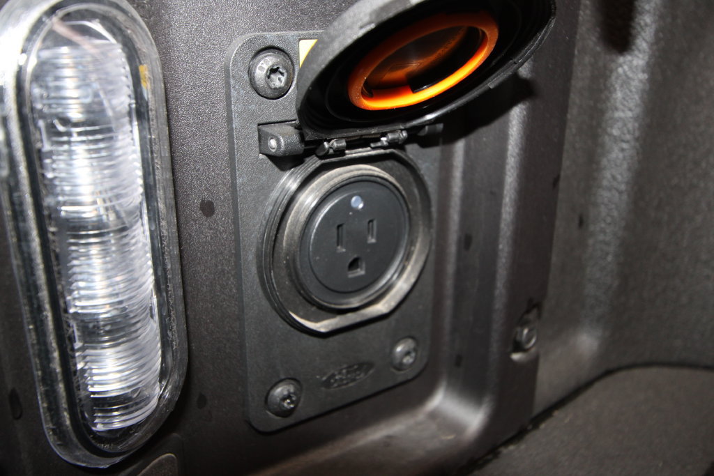 Used 2025 Ford Maverick Lobo AWD/4WD image 39