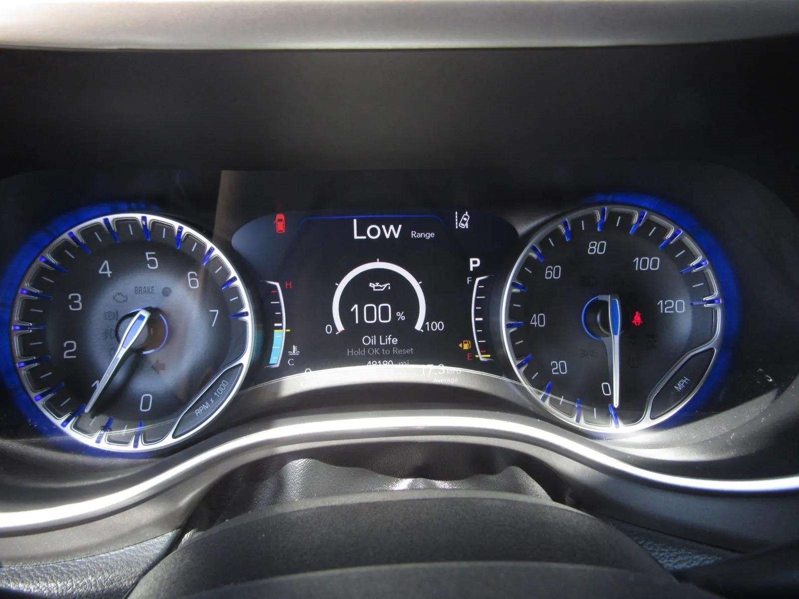 Used 2025 Chrysler Pacifica Select FWD image 28