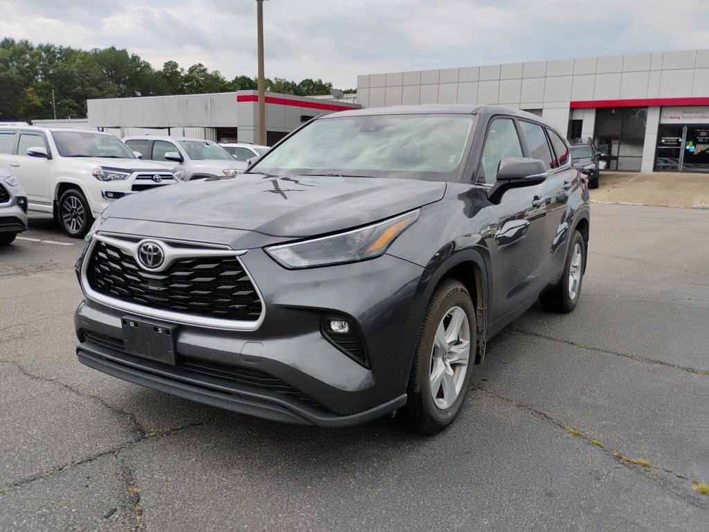 Used 2024 Toyota Highlander LE image 4