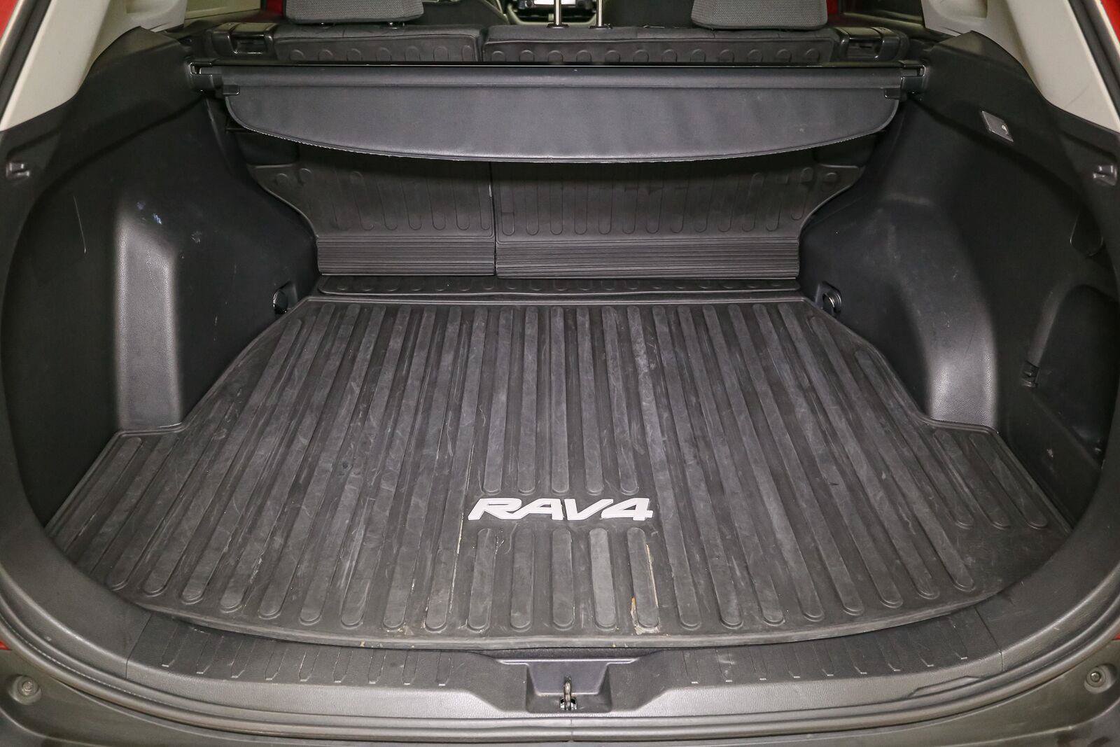 Used 2021 Toyota RAV4 XLE AWD/4WD image 12