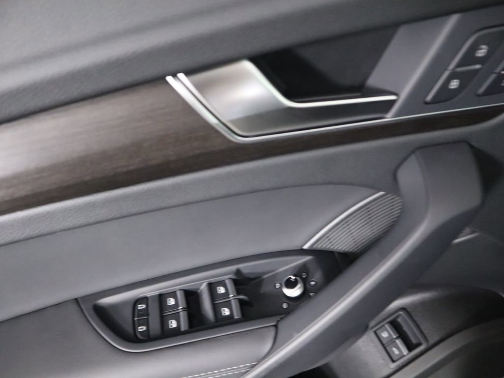 Used 2025 Audi Q5 e Premium Plus w/ Premium Plus Package image 25