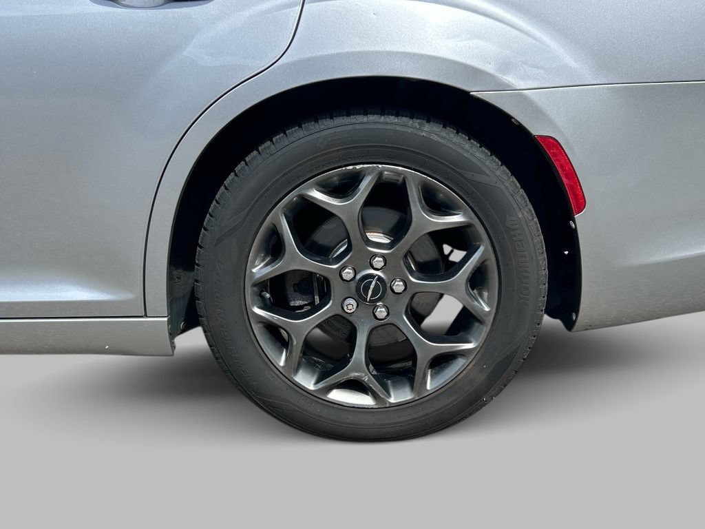 Used 2016 Chrysler 300 S AWD/4WD image 9