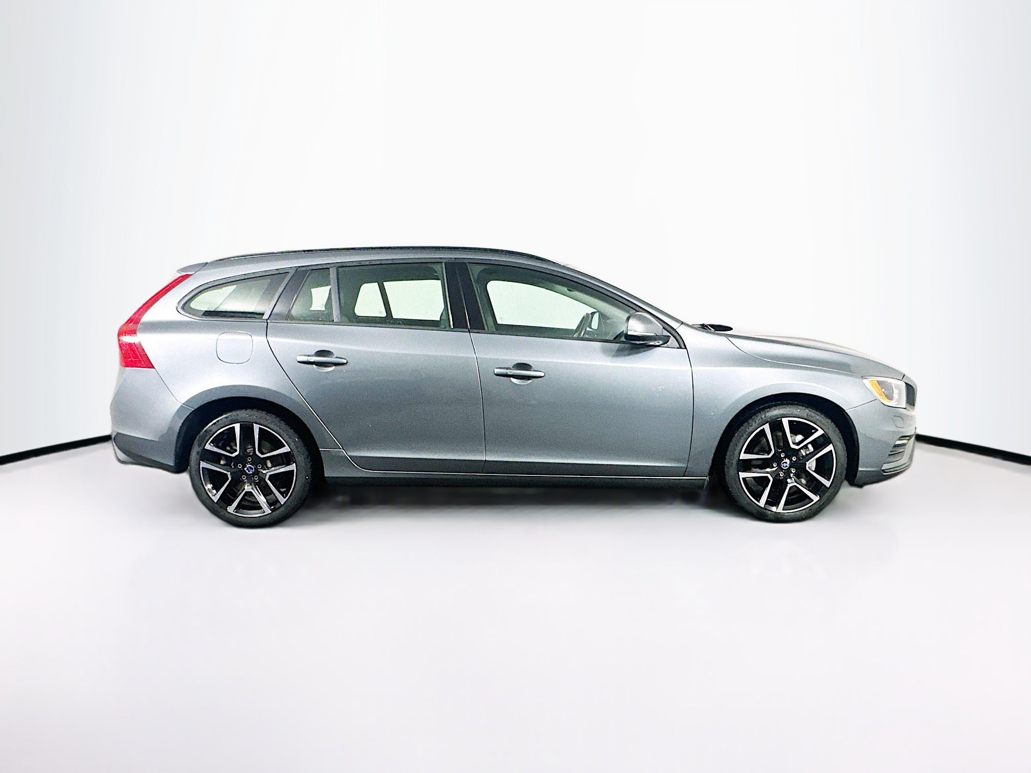 Used 2018 Volvo V60 T5 Dynamic AWD/4WD image 10