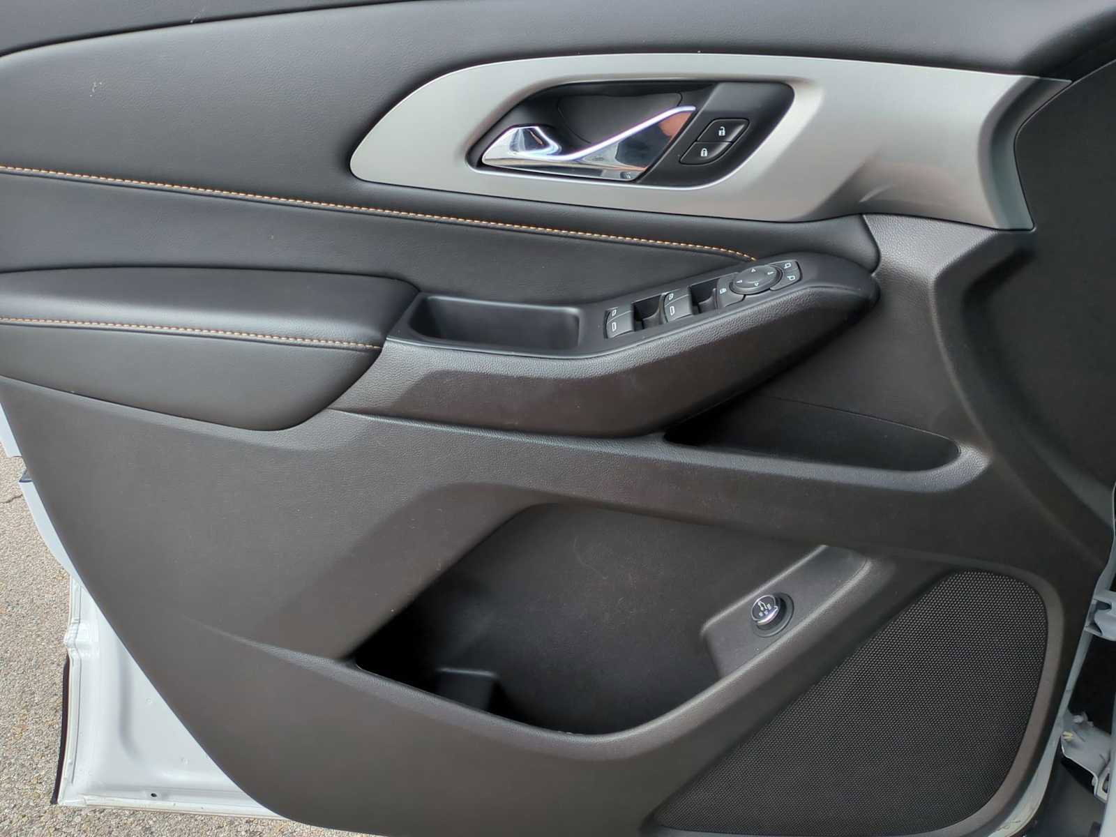 Used 2021 Chevrolet Traverse LT FWD image 22