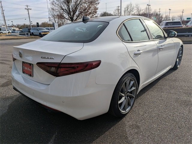 Certified 2022 Alfa Romeo Giulia Ti image 6