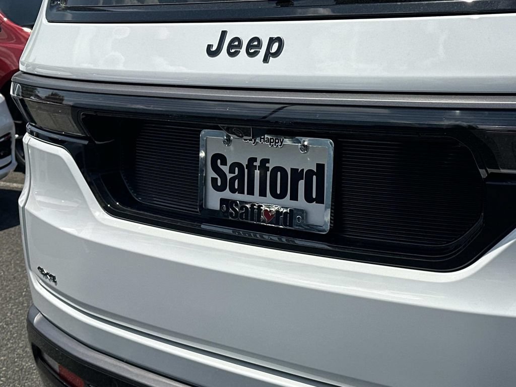 New 2026 Jeep Grand Wagoneer Limited AWD/4WD image 12