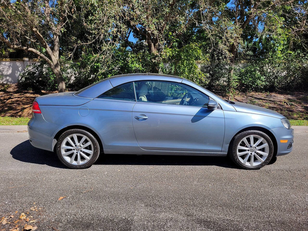 Used 2015 Volkswagen Eos Komfort image 15