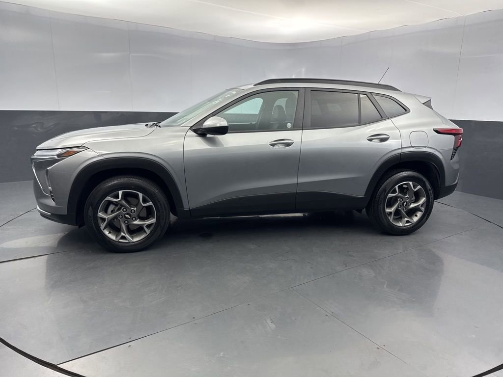 Used 2025 Chevrolet Trax LT w/ LT Convenience Package FWD video 2