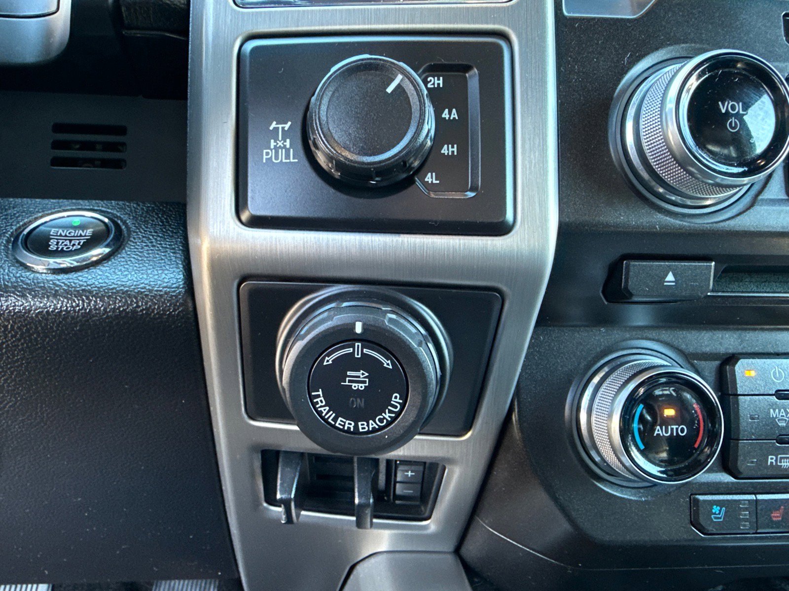 Used 2018 Ford F150 Platinum w/ Equipment Group 701A Luxury image 37