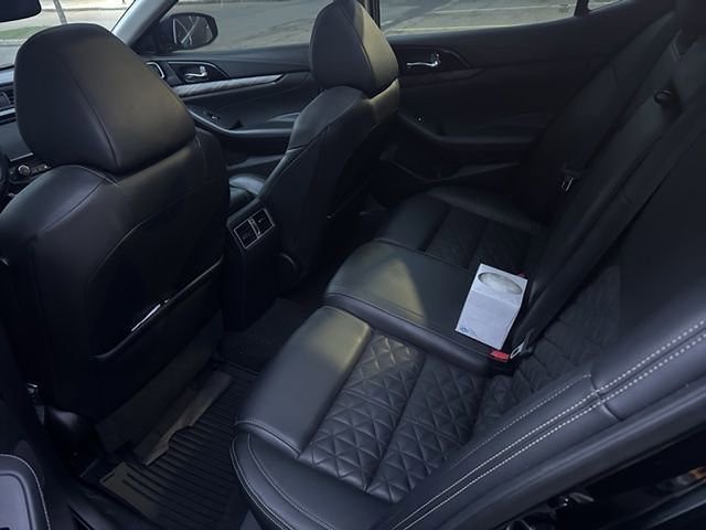 Used 2016 Nissan Maxima Platinum w/ Interior Lighting Package image 8