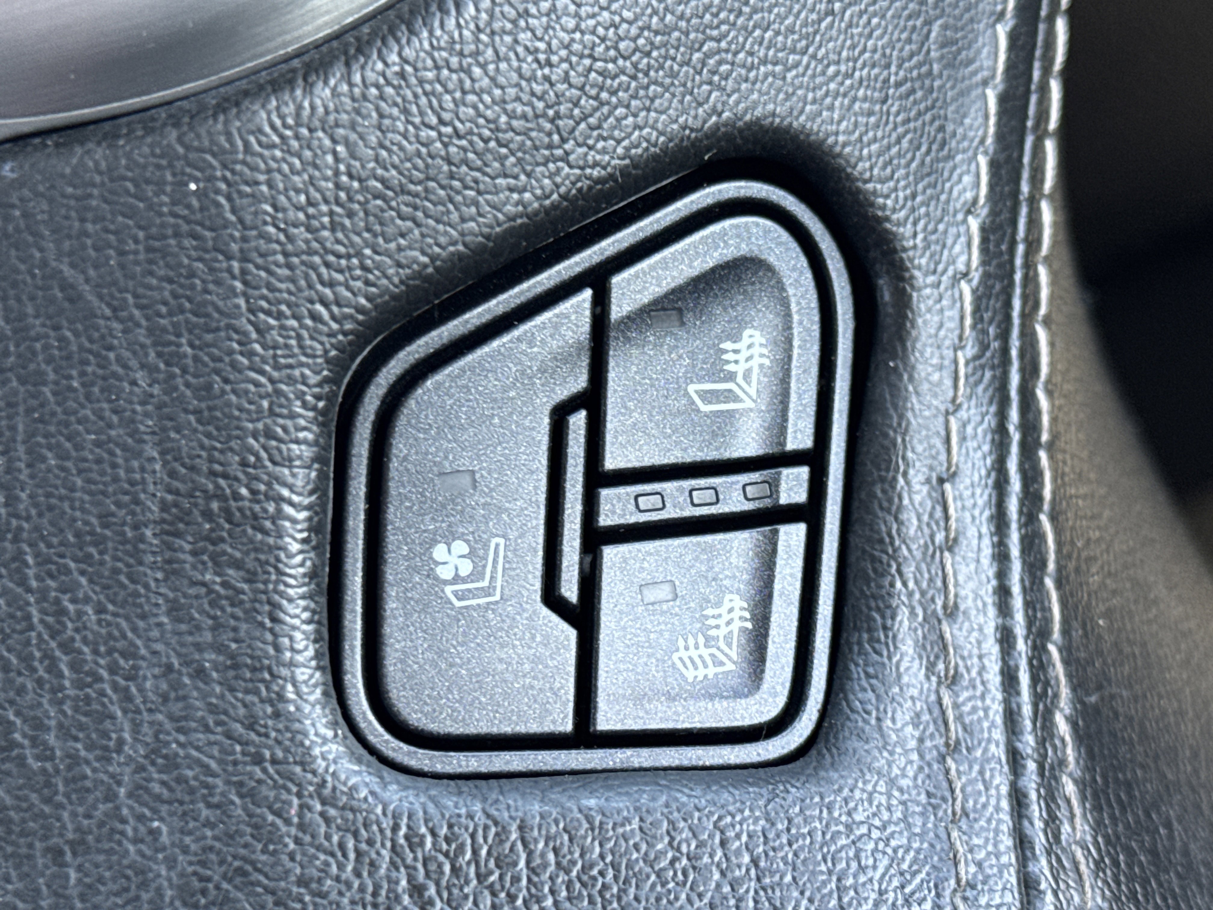 Used 2018 GMC Yukon SLT w/ Open Road Package image 22