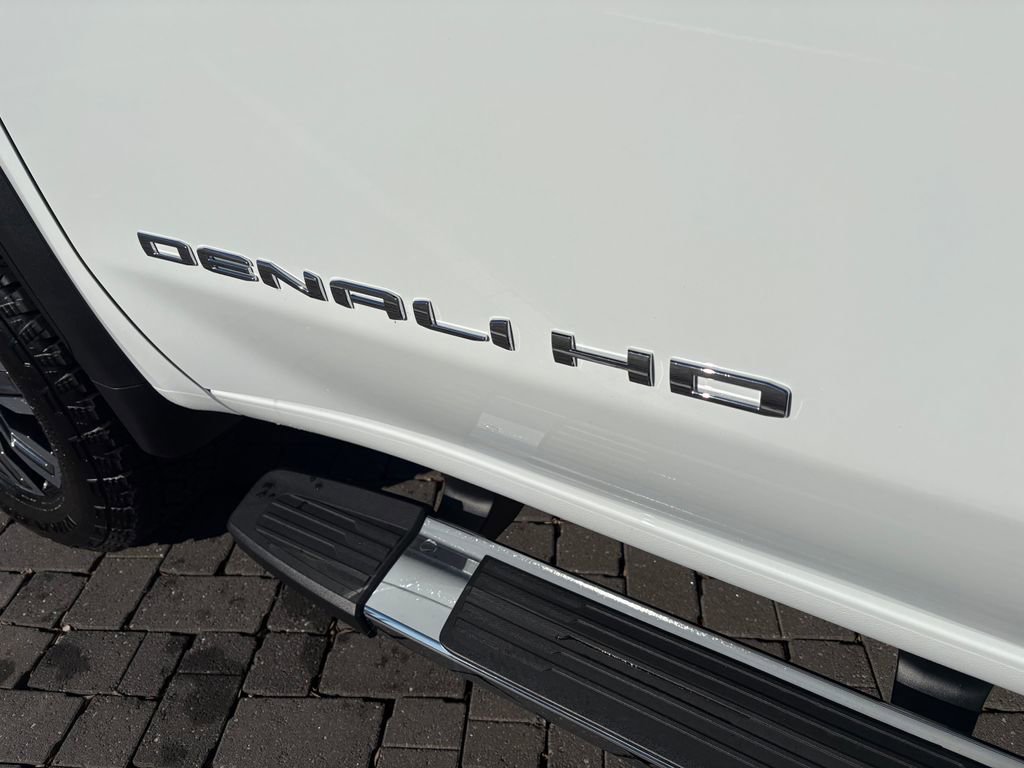 New 2026 GMC Sierra 2500 Denali w/ Denali Reserve Package AWD/4WD image 11