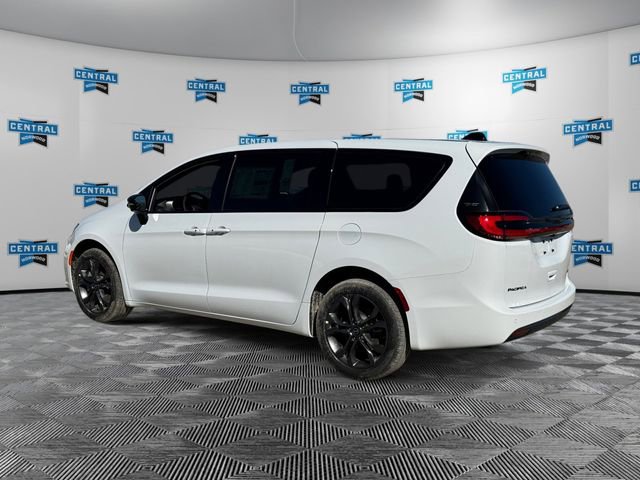 New 2026 Chrysler Pacifica Select image 3