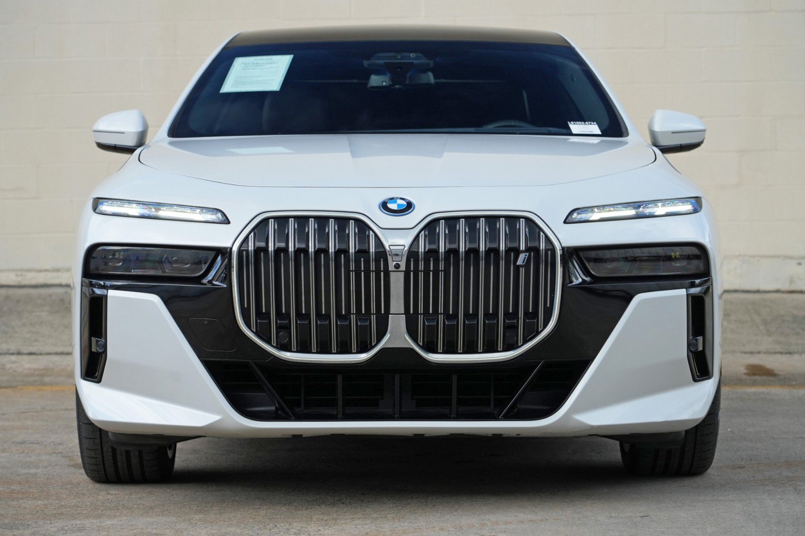 Used 2023 BMW i7 xDrive60 w/ Executive Package 2 AWD/4WD image 7