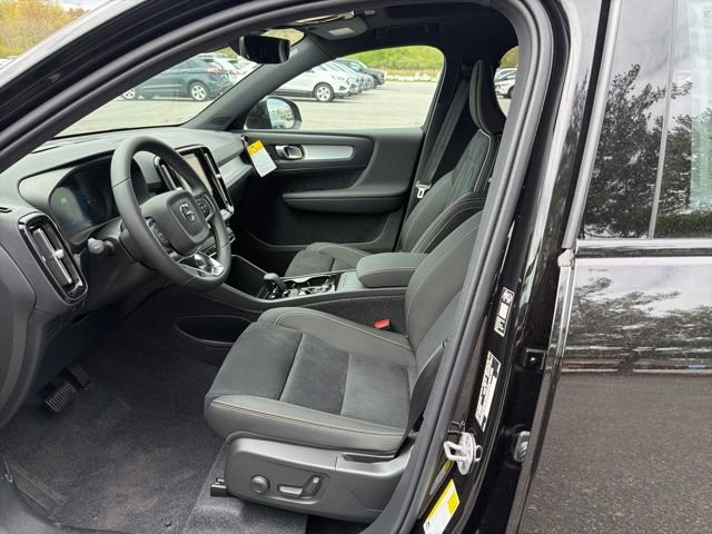 New 2026 Volvo XC40 B5 Ultra w/ Protection Package Premier AWD/4WD image 12