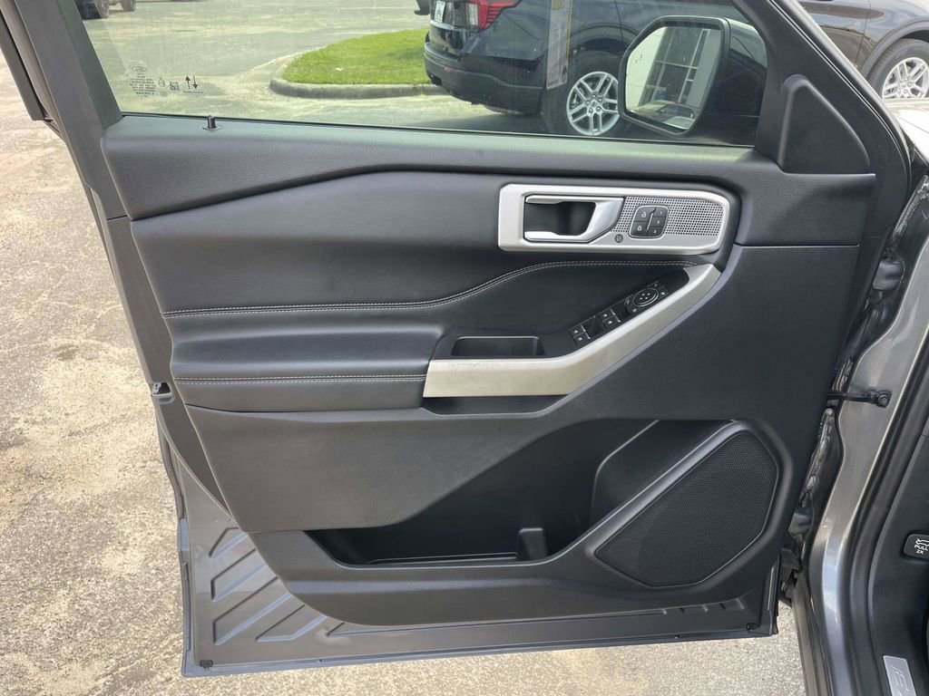 Certified 2021 Ford Explorer Limited w/ Equipment Group 301A image 15