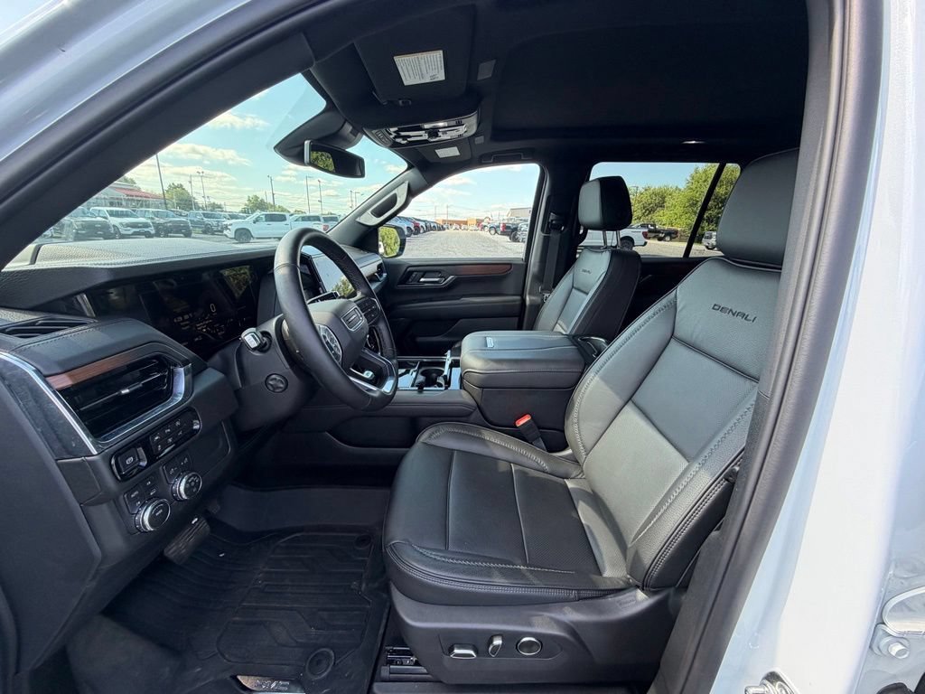 Used 2026 GMC Yukon Denali w/ Sun & Power Step Package AWD/4WD image 3