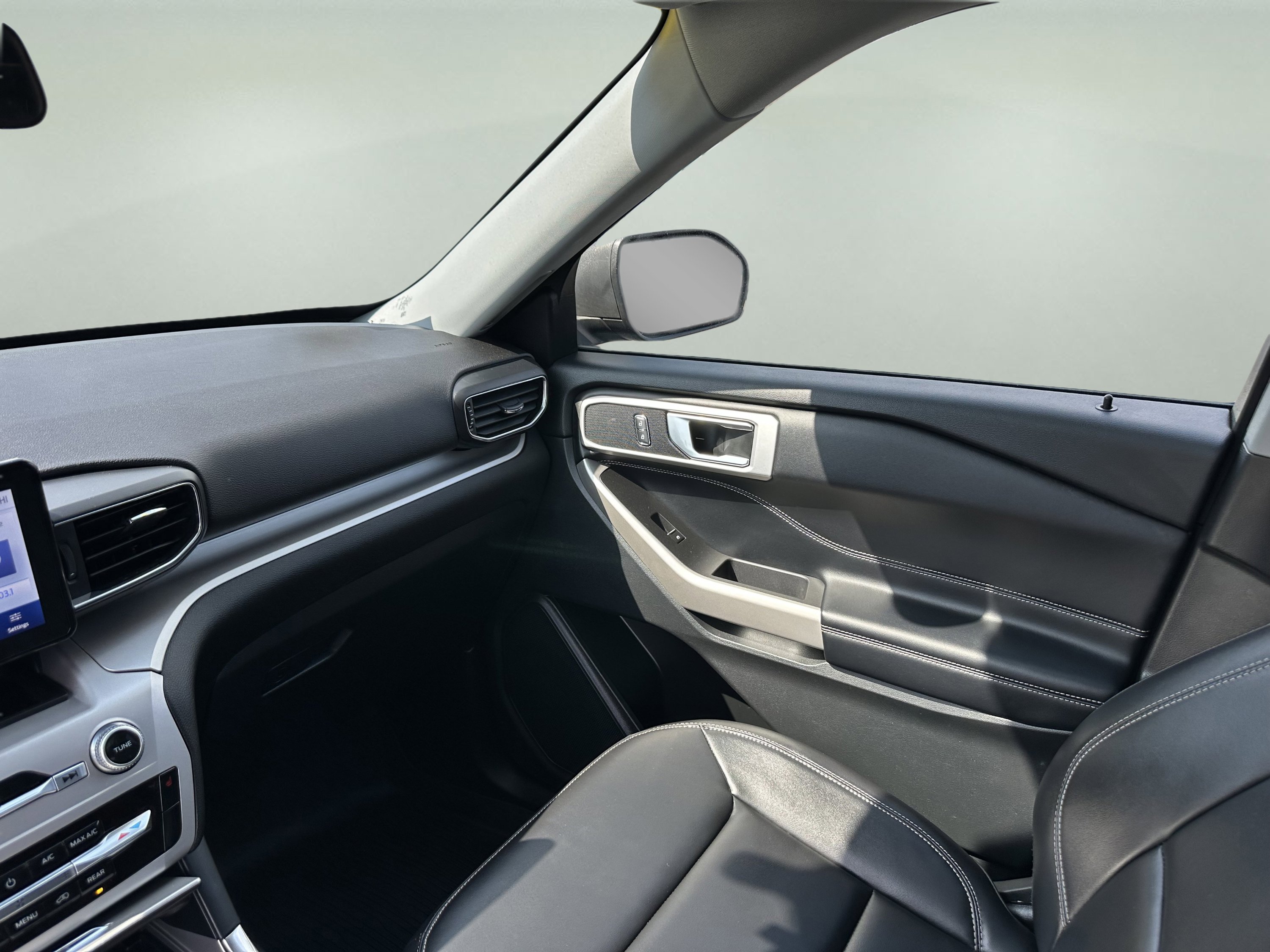 Certified 2022 Ford Explorer XLT w/ Equipment Group 202A image 16