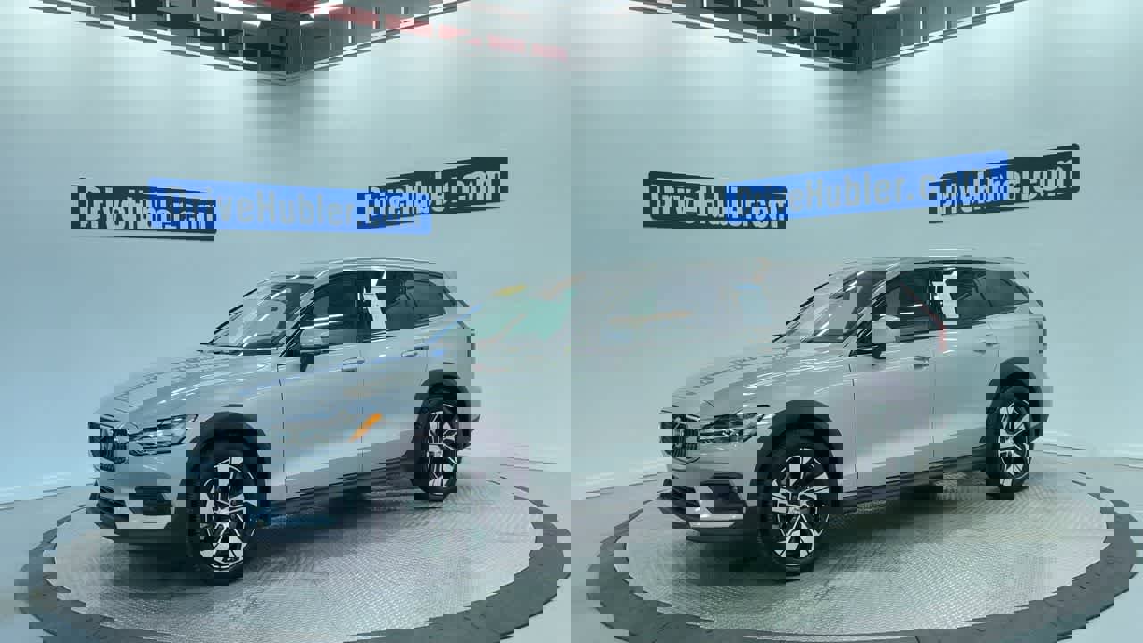 Used 2025 Volvo V60 B5 Cross Country Plus image 6