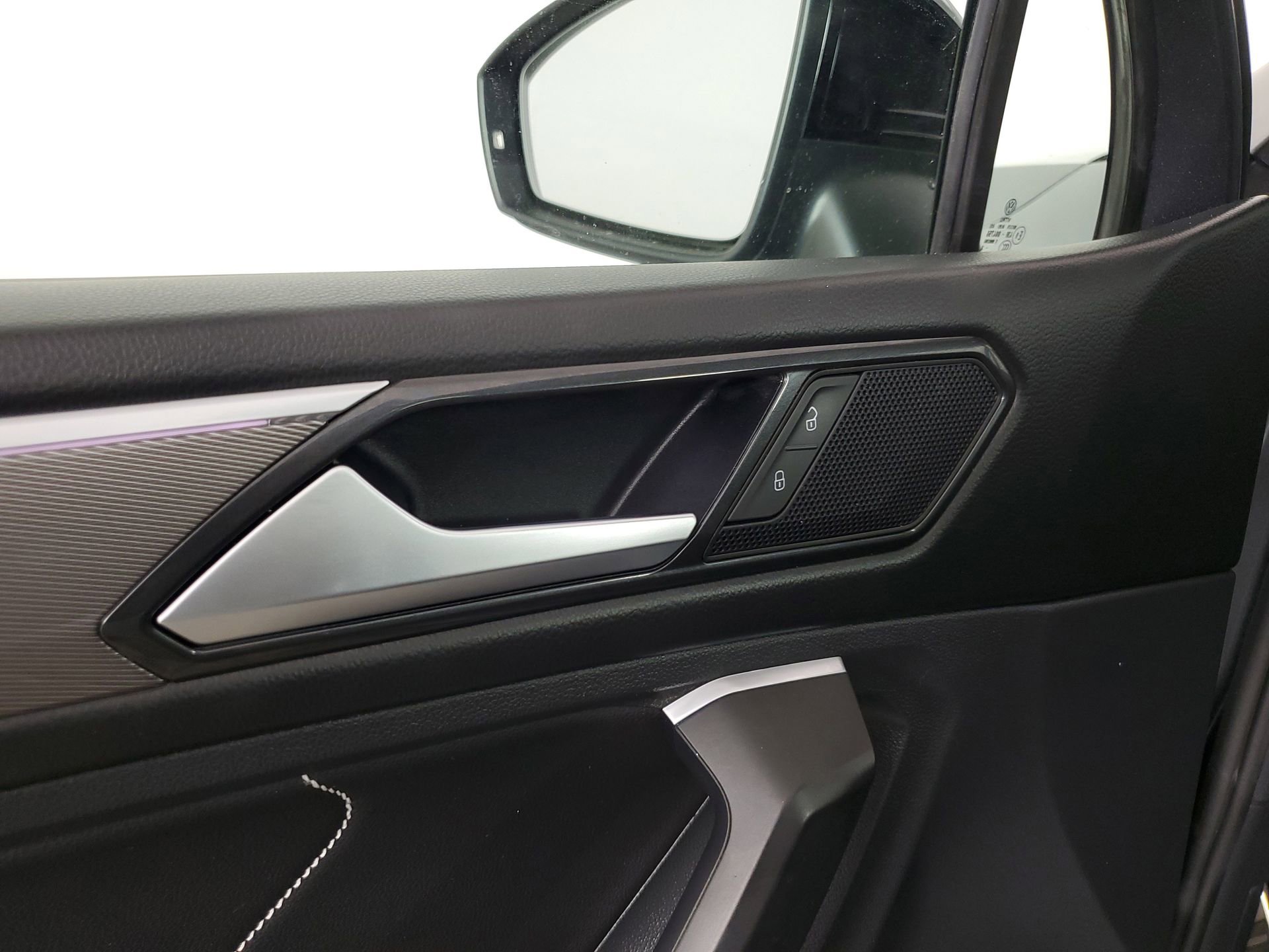 Used 2022 Volkswagen Tiguan SE R-Line image 24