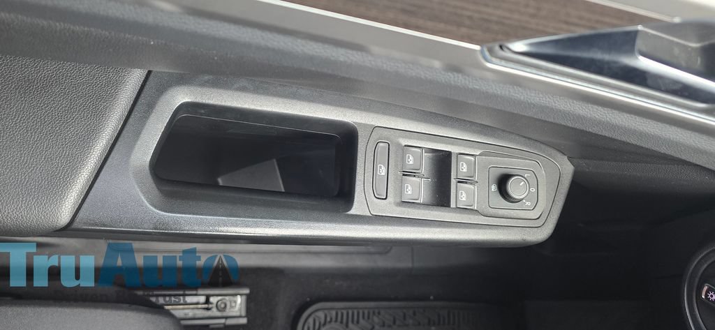 Used 2019 Volkswagen Atlas SE FWD image 17