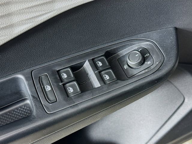 Used 2022 Volkswagen Taos S image 17