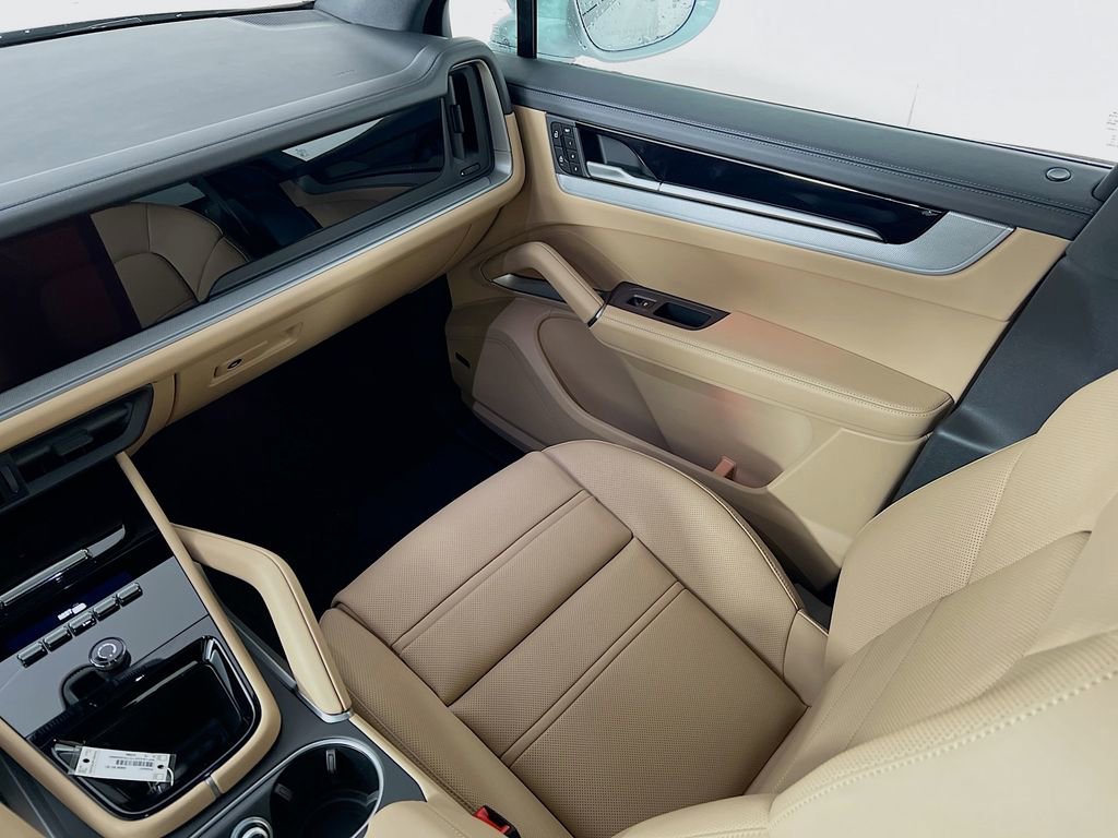 New 2026 Porsche Cayenne image 26