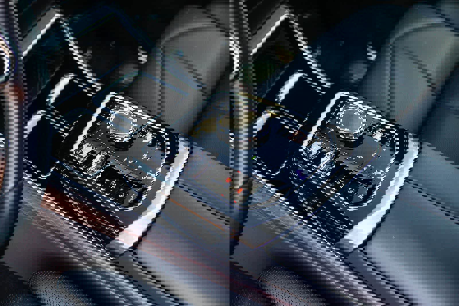 Used 2024 BMW 740i w/ Premium Package image 20