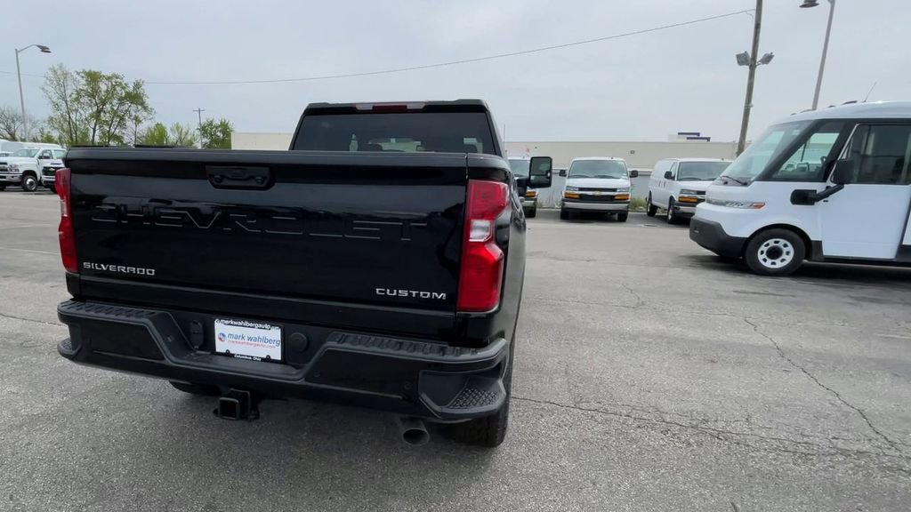 Used 2025 Chevrolet Silverado 2500 Custom w/ Custom Value Package image 9