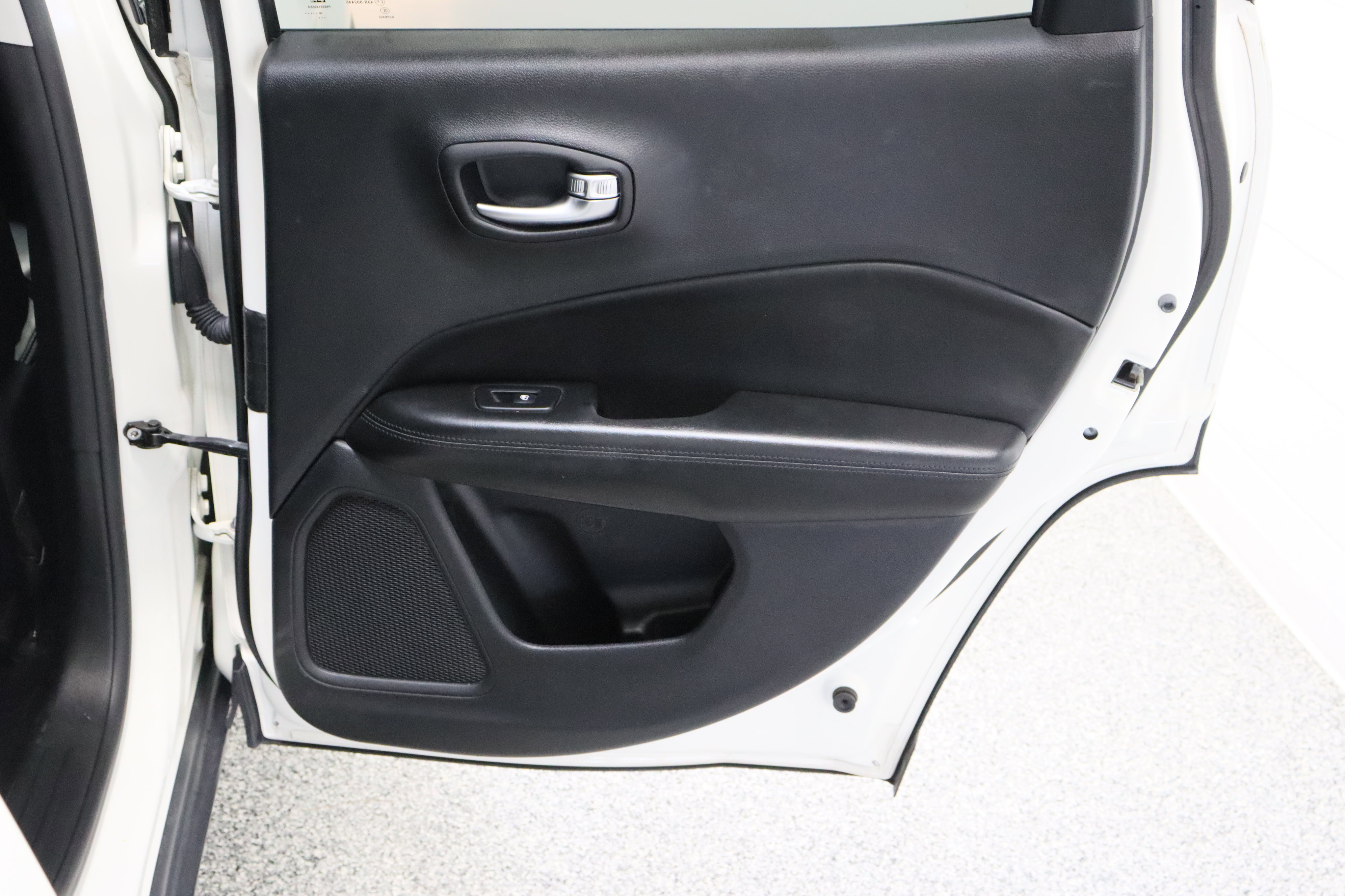 Used 2019 Jeep Compass Latitude image 29