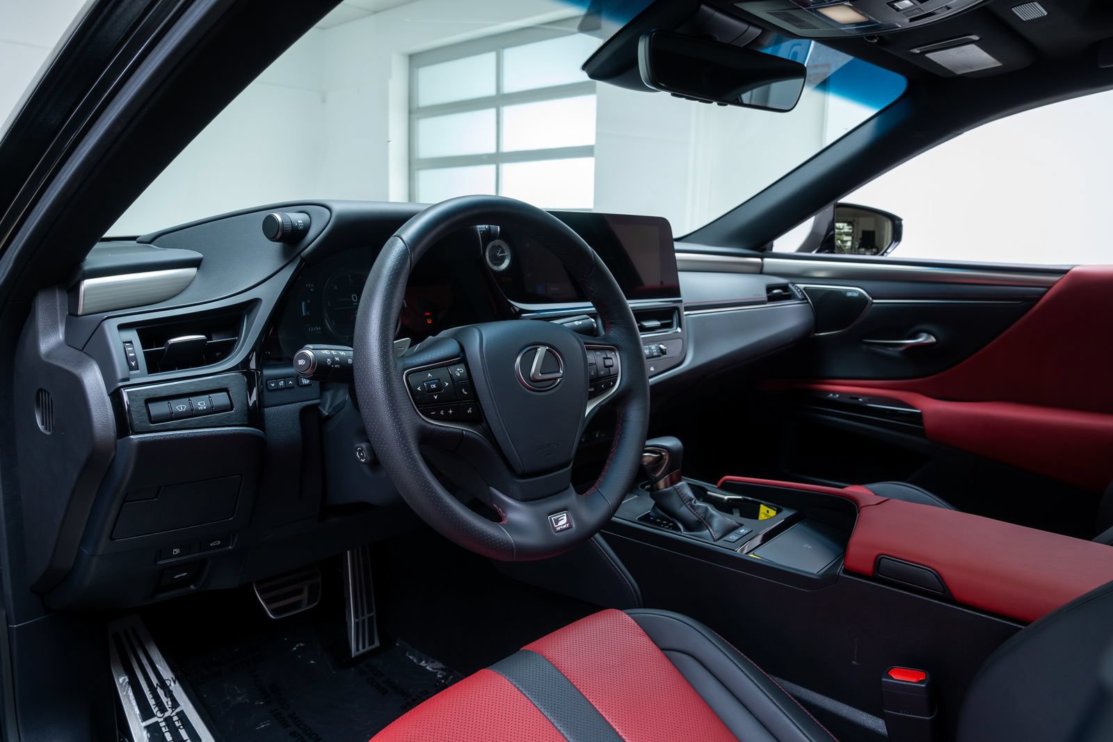 Used 2025 Lexus ES 300h FWD image 19