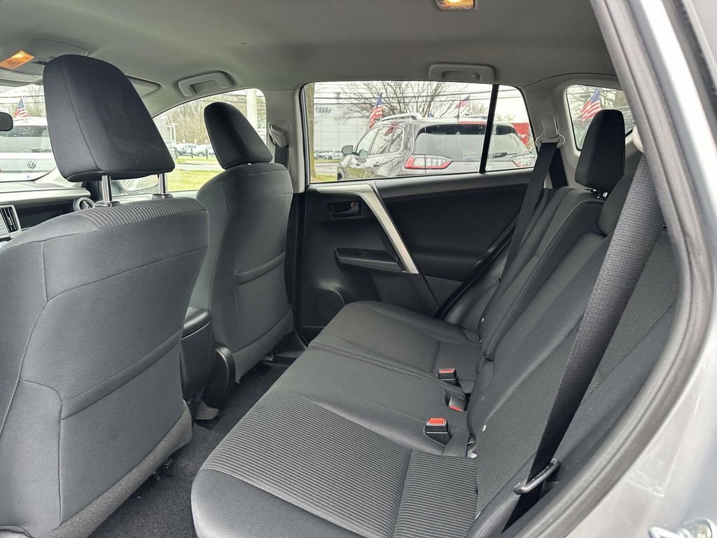 Used 2016 Toyota RAV4 LE image 9