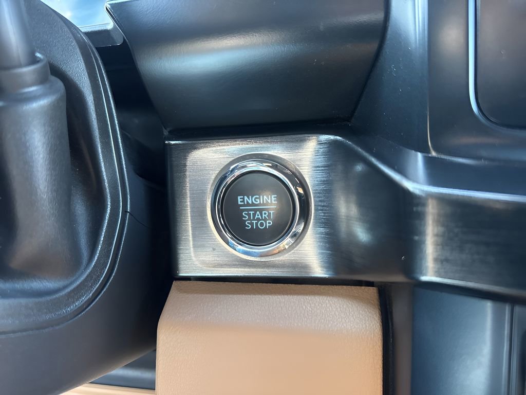 Used 2023 Ford F250 Lariat w/ Chrome Package image 22