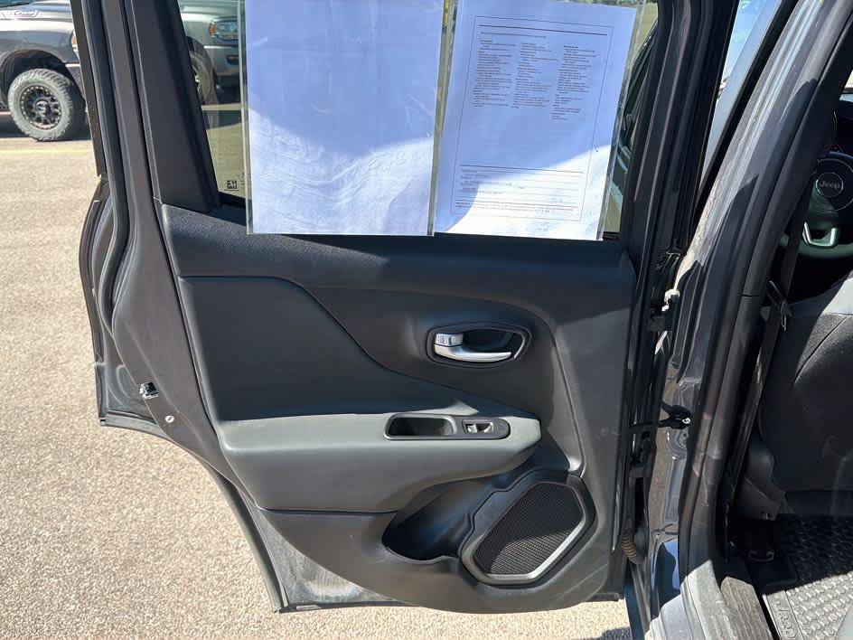 Used 2021 Jeep Renegade Latitude w/ Convenience Group AWD/4WD image 18