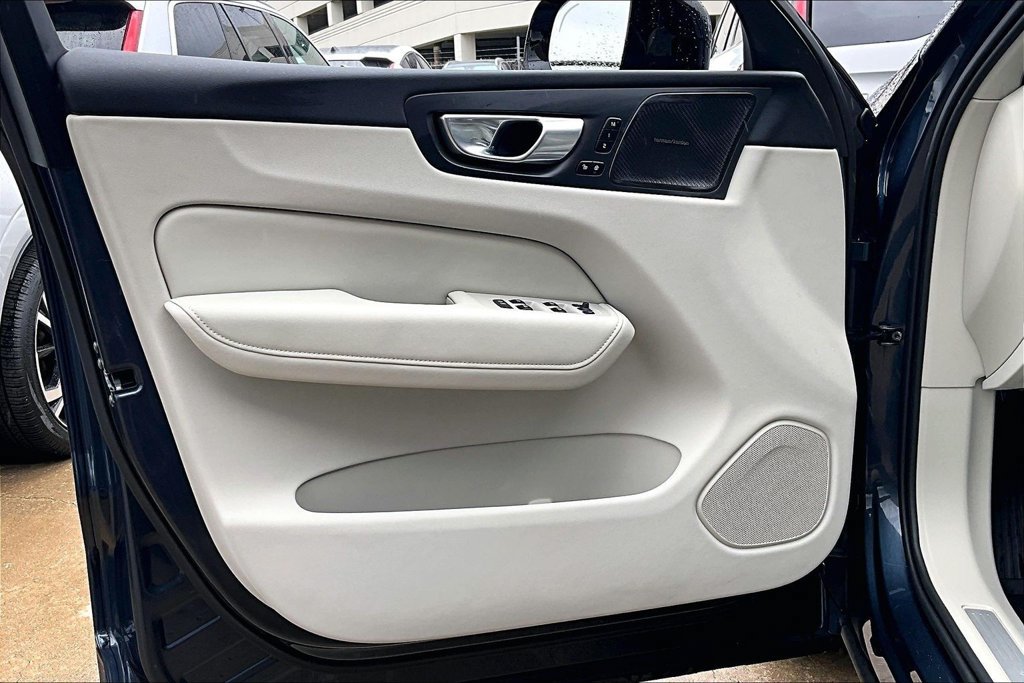Certified 2025 Volvo XC60 B5 Ultra w/ Protection Package Premier AWD/4WD image 24