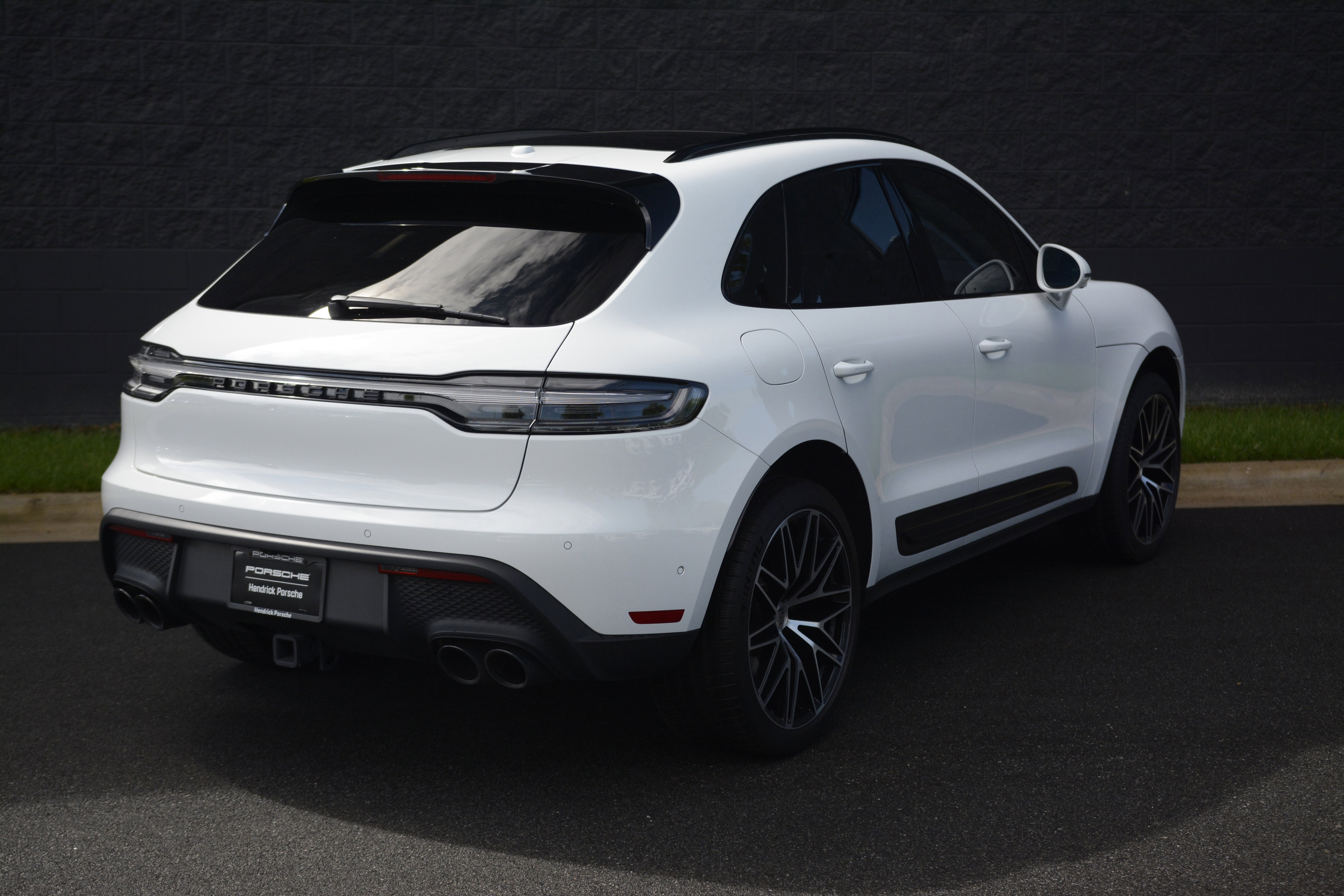 Certified 2026 Porsche Macan AWD/4WD image 7