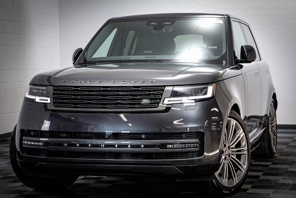 New 2025 Land Rover Range Rover SE image 2