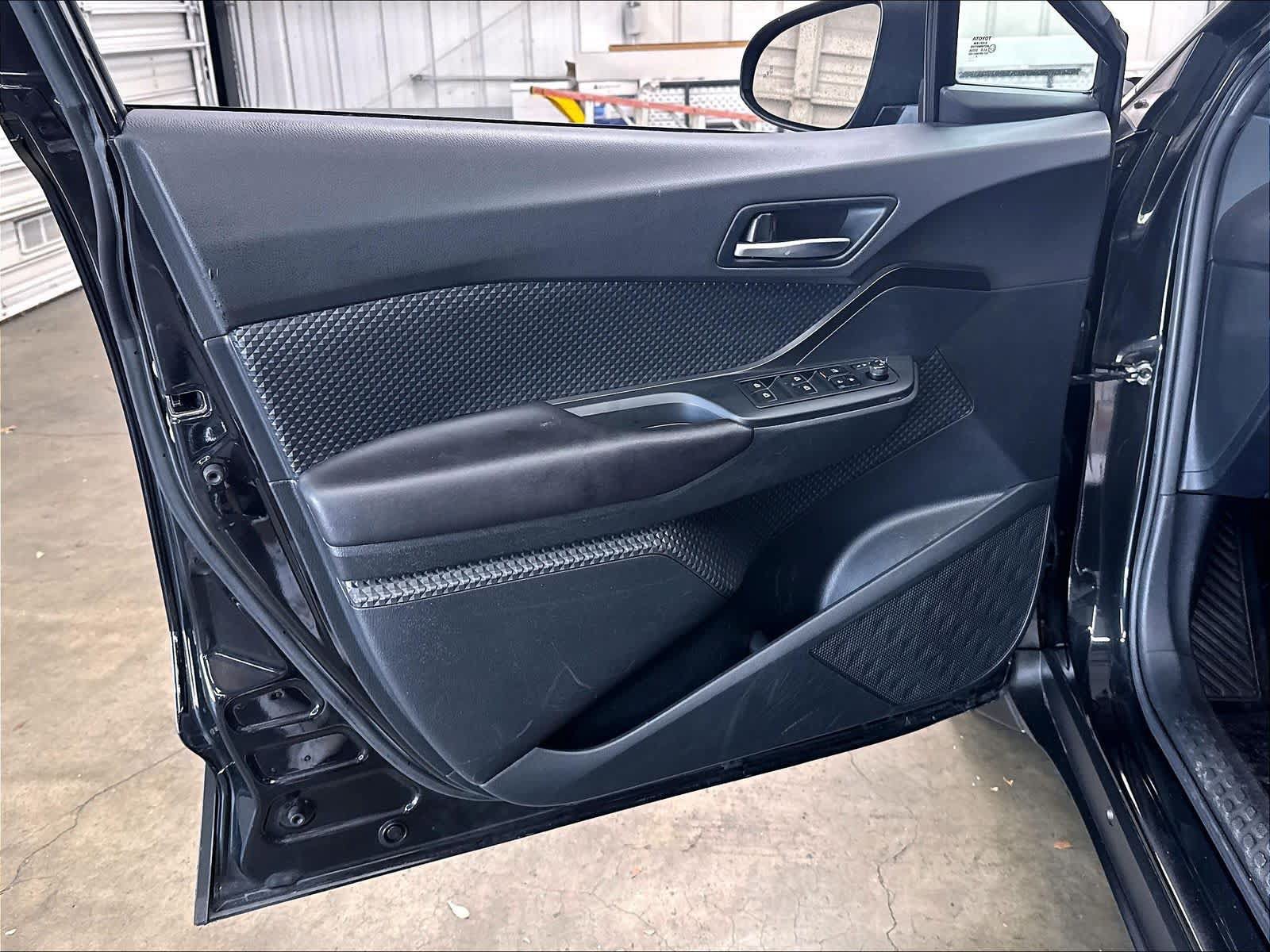 Used 2018 Toyota C-HR XLE FWD image 20